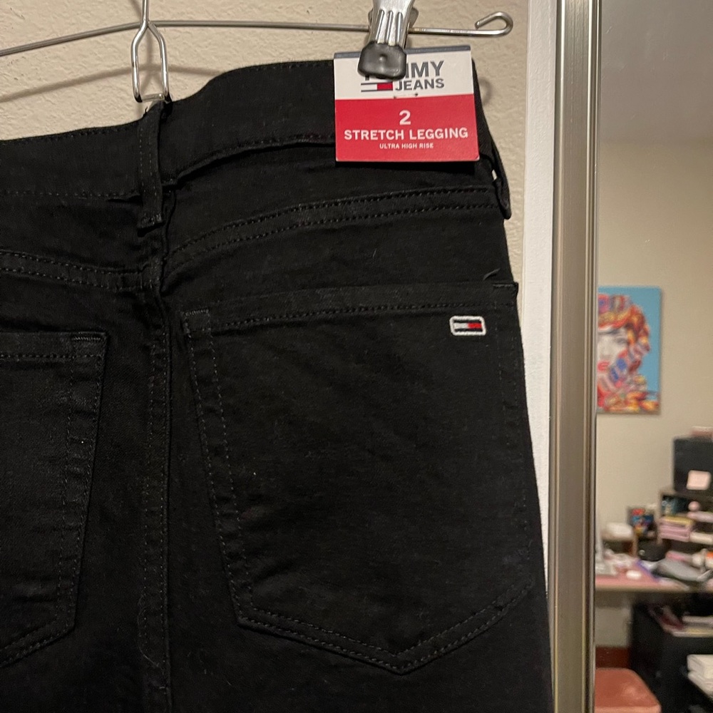 It’s a new stretch leggings ultra high rise, size 2 closures at the bottom.